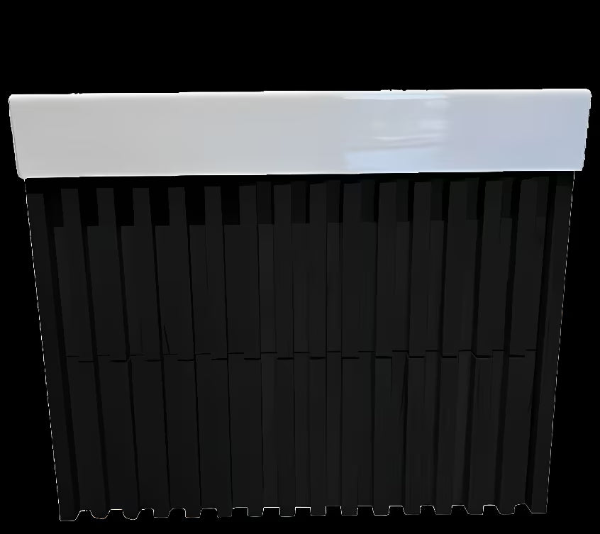 Viseča kopalniška omarica s keramičkim umivaonikom SAT Delano u crnoj mat izvedbi s letvicama.