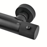 Termostatski tušni sistem SAT s crnom mat termostatskom miješalicom, nadglavnim i ručnim tušem.