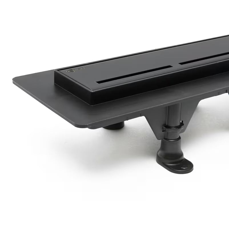 Kanaleta za Tuš SAT 70 cm u mat crnoj boji s inox rešetkom pro modernu kupaonicu.