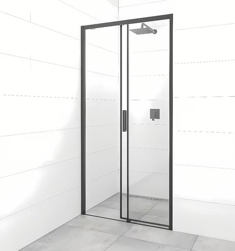 Tuš vrata SAT Tex BB 110 cm s črnimi profili in prozornim steklom, drsno izvedba z brezbariernim vstopom.