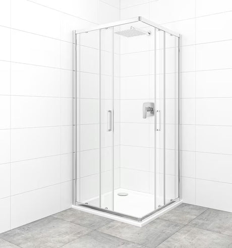Kvadratna tuš kabina SAT Tex 90x90 cm z drsnimi vrati, prozornim steklom in sijajnimi krom profili.