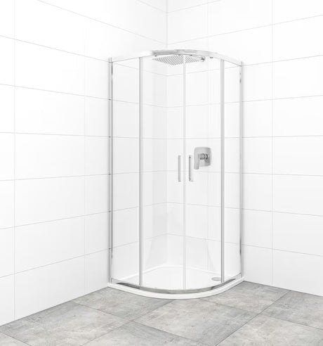 Polkrožna tuš kabina SAT Tex 80x80 cm v sijajnem kromu s prozornim steklom in drsnim odpiranjem.