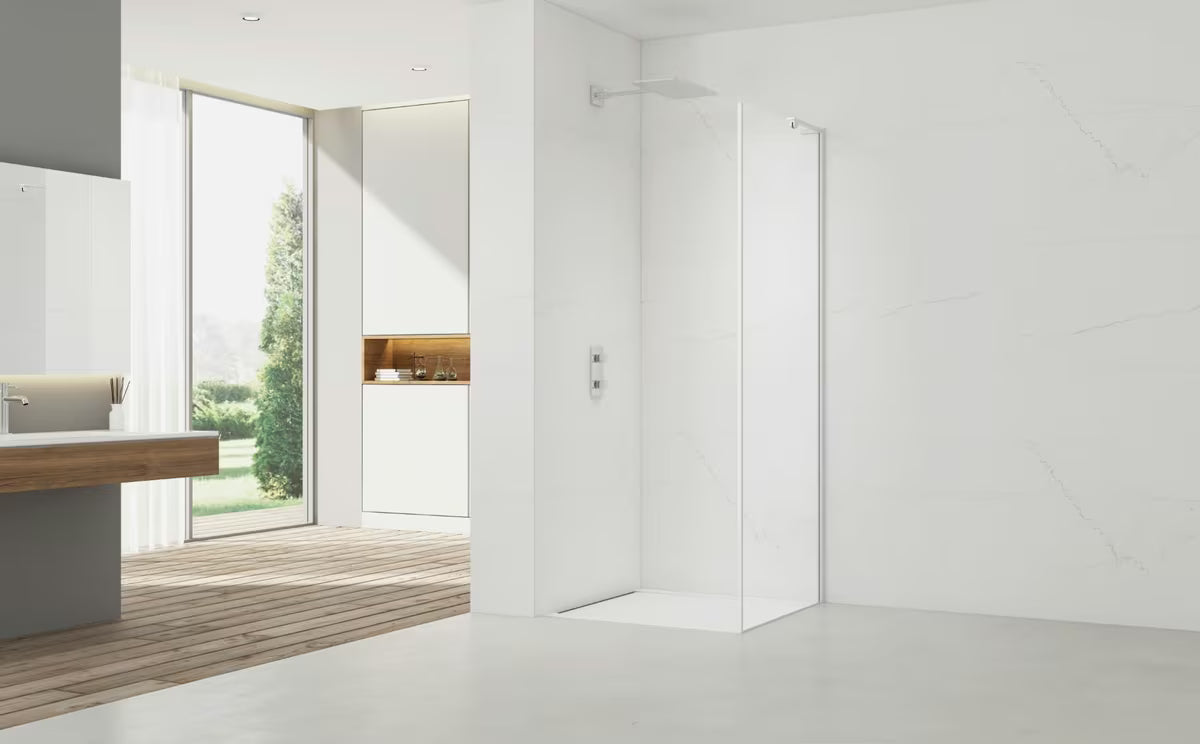 Tuš vrata SAT Tgd New 90 cm za nišu u mat bijeloj boji s prozirnim staklom i vratima sa šarkama.