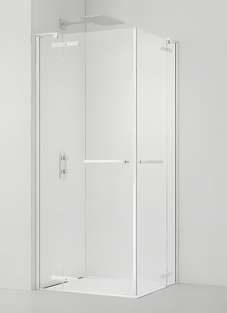 Kvadratna tuš kabina SAT TGD New 90x90 cm u mat bijeloj boji s prozirnim staklom i vratima sa šarkama.