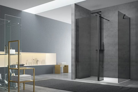 Okretna bočna stijena SAT Walk-in u crnoj izvedbi sa zatamnjenim staklom.