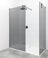 Črna walk-in tuš kabina SAT Walk-in 100x90 cm z neprosojnim dimljenim steklom in obdelavo Easy Clean.