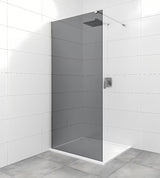 Walk-in tuš stena SAT Walk-in 110x200 cm z neprosojnim dimljenim steklom in profili v sijaj krom izvedbi.