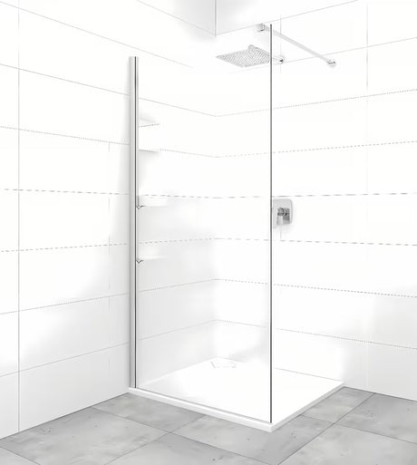 Walk-in tuš stena SAT Walk-in 110 cm s prozornim steklom in krom profilom v brezokvirni izvedbi.
