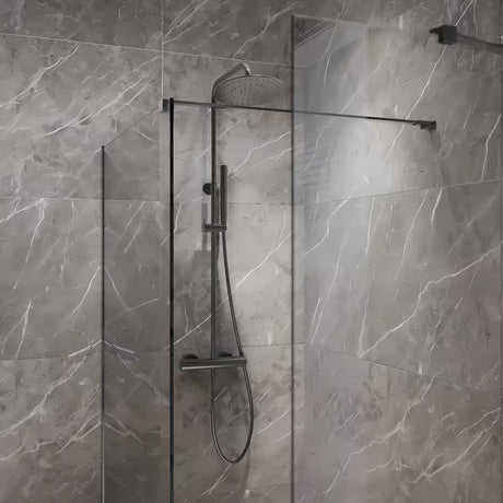 Walk-in tuš stena SAT Walk-in 110 cm s prozornim steklom in profili v izvedbi PVD Gun metal.