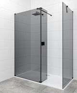 Walk-in tuš stena SAT Walk-in 140x90 cm v črni izvedbi z neprosojnim dimljenim steklom.