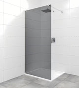 SAT Walk-in tuš stena Walk-In 140 cm v sijajnem kromu z neprosojnim dimljenim steklom.