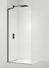 SAT Walk-in tuš stena Walk-In 70 cm v črni mat barvi s prozornim steklom in brezokvirno izvedbo.