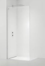 Bela tuš stena walk-in SAT Walk-in s prozornim varnostnim steklom in brezokvirno izvedbo.