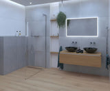 Walk-in tuš stena SAT Walk-in 90 cm v krom izvedbi s prozornim varnostnim steklom in brezokvirno zasnovo.