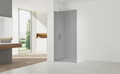 Fiksna tuš stena Walk-In 110x200 cm u krom izvedbi sa sivim staklom i premazom Easy Clean.