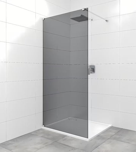 Tuš stijena SAT Walk-in 110 cm u sjajnom kromu s neprozirnim dimljenim staklom i stabilizacijskom šipkom.