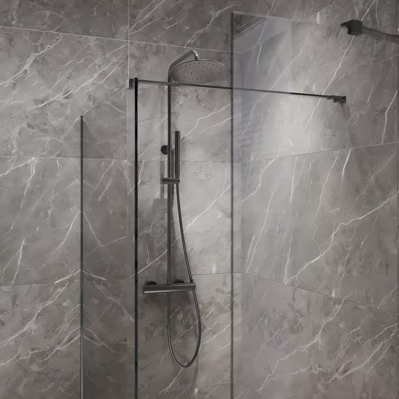 SAT Walk-in tuš stena Walk-In 80 cm u crnoj izvedbi s prozirnim staklom i PVD Gun metal stabilizacijskom šipkom.