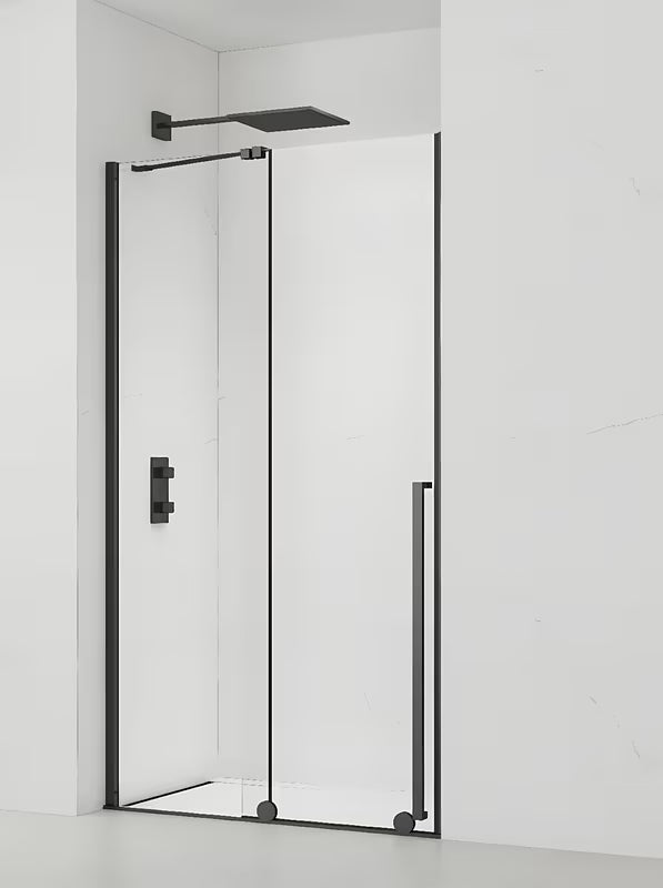 Drsno tuš vrata SAT Xmotion 110 cm v črni barvi s prozornim steklom v brezokvirni izvedbi.