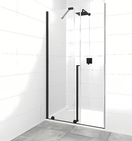 Drsno tuš vrata SAT Xmotion 110 cm v črni barvi s prozornim steklom v brezokvirni izvedbi.