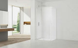 Pravokotna tuš kabina SAT Xmotion 110x90 cm v beli barvi s prozornim steklom in drsnim odpiranjem.