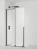 Tuš stena Walk-In SAT Xmotion 120 cm v črni izvedbi s prozornim steklom in drsnim odpiranjem.