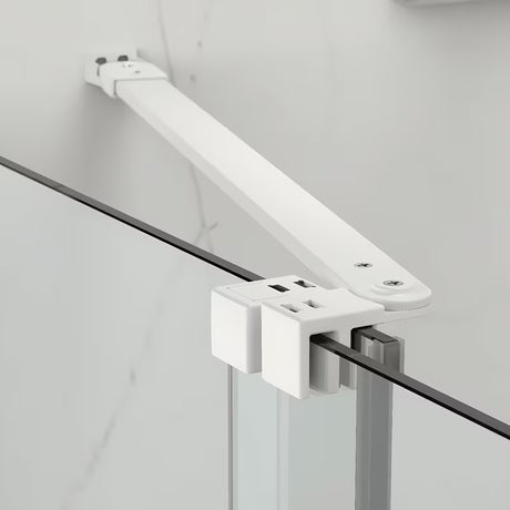 Pravokotna tuš kabina SAT Xmotion 140x90 cm v beli barvi s prozornim steklom in drsnimi vrati.