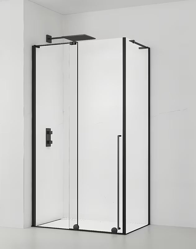 Pravokotna tuš kabina SAT Walk-In Xmotion 110x90 cm v črni barvi z drsnimi vrati in prozornim steklom.