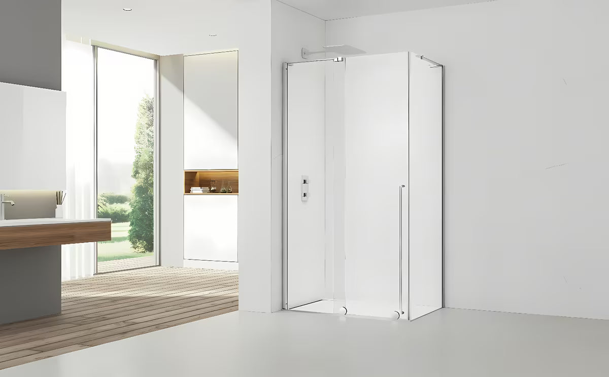 Pravokotna tuš kabina SAT Walk-In Xmotion 140x80 cm v sijaj krom izvedbi s prozornim steklom in drsnimi vrati.