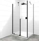 Pravokotna tuš kabina SAT Xmotion 140x80 cm u crnoj izvedbi s prozirnim staklom i kliznim sustavom.
