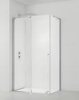 Pravokotna tuš kabina SAT Walk-In Xmotion 140x80 cm u sjajnom kromu s prozirnim staklom i kliznim vratima.