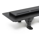 Črn kanaleta za tuš SAT 80 cm z rešetko iz nerjavečega jekla za sodobno kopalnico.