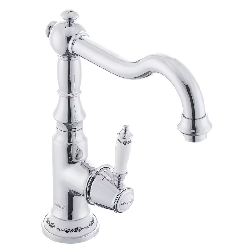 Kromirana armatura za pomivalno korito SIKO Provence s ručicom i zakretnim izljevom u retro dizajnu.