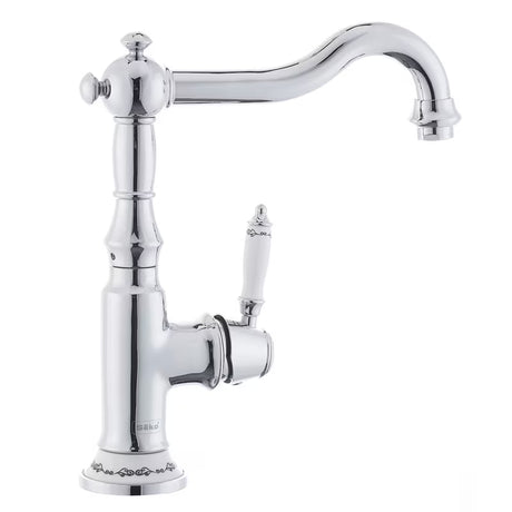 Kromirana armatura za pomivalno korito SIKO Provence s ručicom i zakretnim izljevom u retro dizajnu.