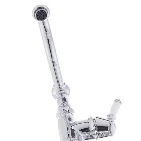 Kromirana armatura za pomivalno korito SIKO Provence s ručicom i zakretnim izljevom u retro dizajnu.