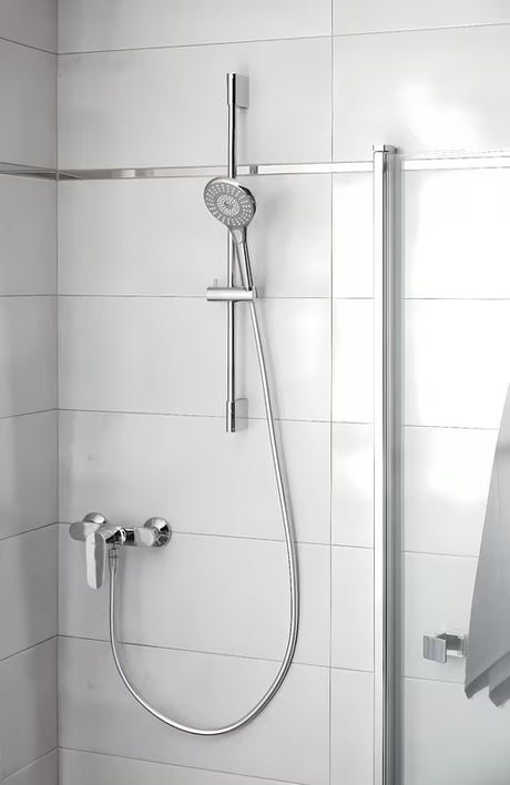 Kromirana ročna prha SIKO s premerom 115 mm in preklopom med 3 curki s tipko.