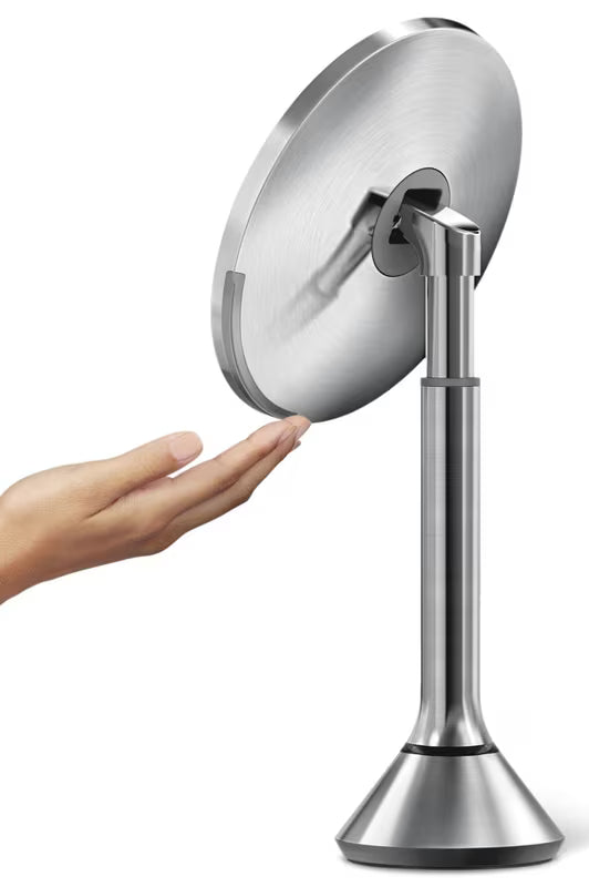 Kozmetično ogledalo Simplehuman Dual Touch iz krtačenega nerjavečega jekla s Tru-lux LED osvetlitvijo in 5-kratno povečavo.