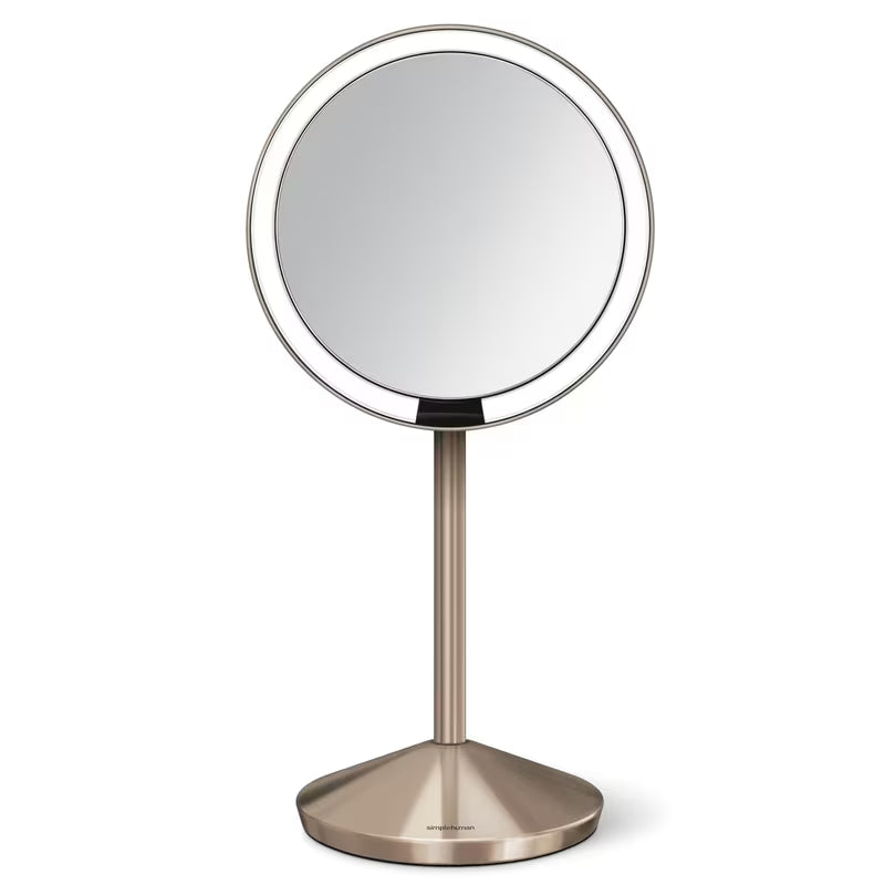 Potovalno kozmetično ogledalo Simplehuman Mini v barvi rose gold z osvetlitvijo Tru-lux Led in 10-kratno povečavo.