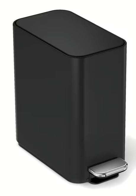 Črn ozek pedalni koš za smeti Simplehuman CW2101 s prostornino 5 litrov, primeren za kopalnico in WC školjka.