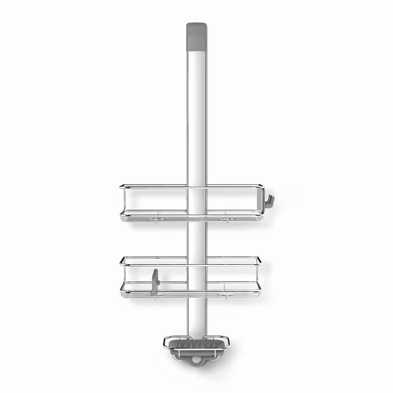 Tuš polica Simplehuman Shower caddy iz nerjavnih materialov z nastavljivimi policami in priseski pro za stabilno pritrditev.
