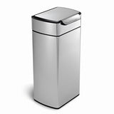 Senzorski koš za smeti Simplehuman Touch-bar bin v mat izvedbi iz nerjavnega jekla z ozkim ohišjem.