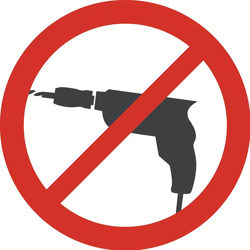 Kromiran kavelj Tesa powerbutton pro montaža brez vrtanja na ploščice in druge gladke površine.