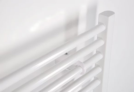 Bel kombiniran cevni radiator Thermal Trend KD 132x45 cm, primeren za kopalnico
