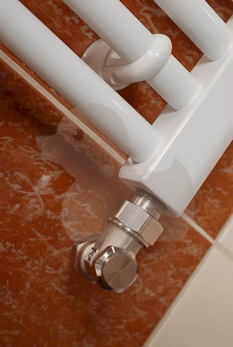 Bel kombiniran cevni radiator Thermal Trend KD 168x45 cm, primeren za kopalnico in hodnik.