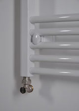 Bel kombiniran cevni radiator Thermal Trend KDO 45x168 cm primeren za kopalnico.