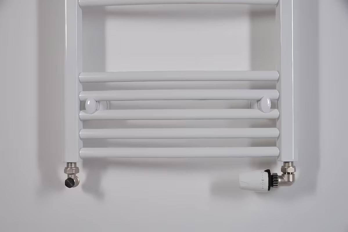 Bel kombiniran cevni radiator Thermal Trend KDO 132x75 cm pro za kopalnico ali hodnik.
