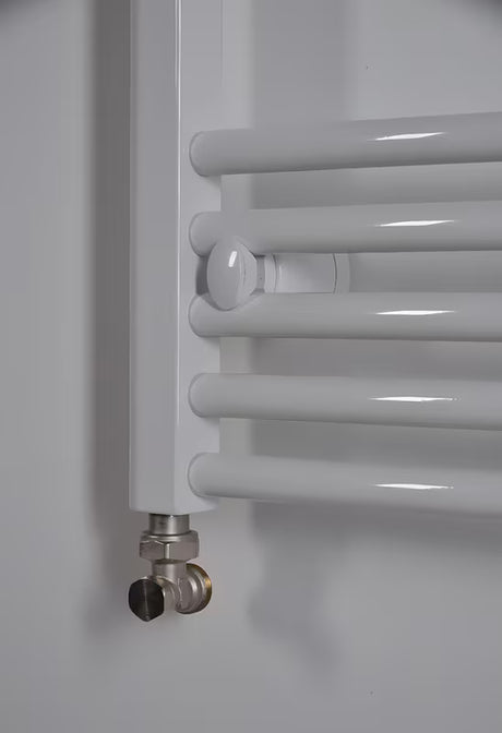 Bel kombiniran cevni radiator Thermal Trend KDO dimenzije 75x185 cm, primeren za kopalnico.