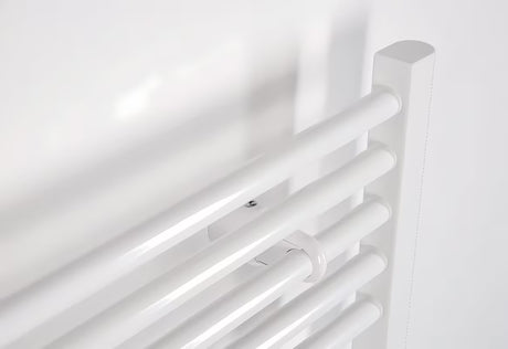 Bel električni cevni radiator Thermal Trend KE 600x1320 mm z ravnimi vodoravnimi cevmi.