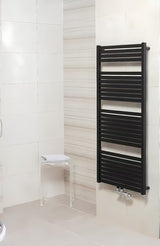 Kombiniran radiator Thermal Trend Kh 60x133 cm v črni mat izvedbi z ukrivljenimi prečkami.