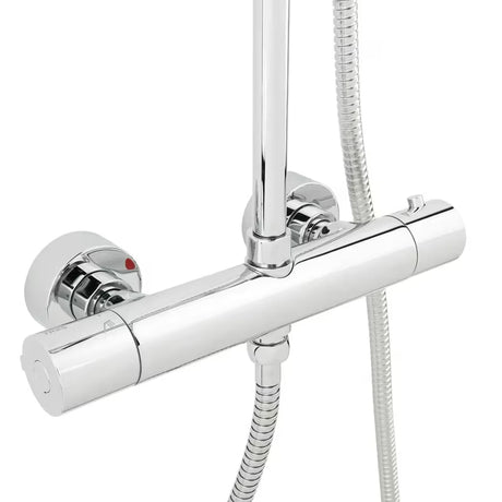 Tušni sistem Tres Base Plus s termostatsko armaturo v izvedbi chrome z nadglavno in ročno prho.