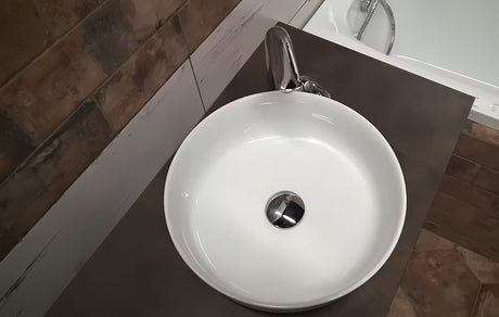 Bel umivalnik na ploščo SIKO Triomini Slim iz tanke keramike 38,5 x 38,5 cm brez preliva